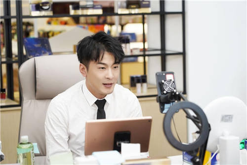 從頭部主播到企業(yè)家，辛巴辛有志做對了什么？