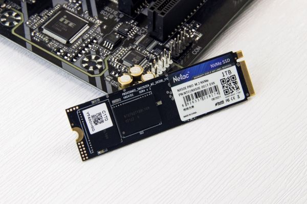 朗科絕影N950E Pro固態(tài)硬盤評測：獨(dú)立緩存搭配個性散熱馬甲，確保性能高速穩(wěn)定