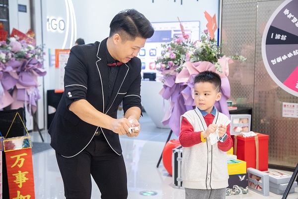 堅果投影深圳雙店盛大開業(yè)，讓美好生活不止于想象