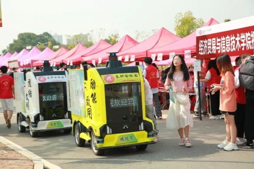 防疫又便捷！行深智能無(wú)人配送車“雙十一“點(diǎn)亮多個(gè)校園