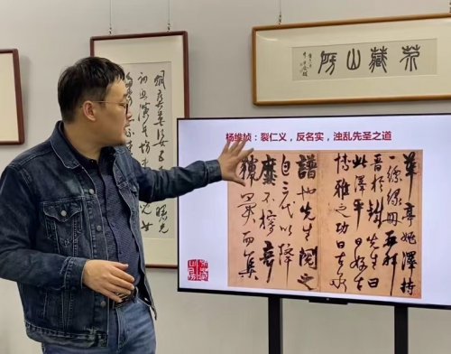 以藏養(yǎng)藏，他用20年藝術(shù)人生在微拍堂書(shū)寫(xiě)新傳奇！