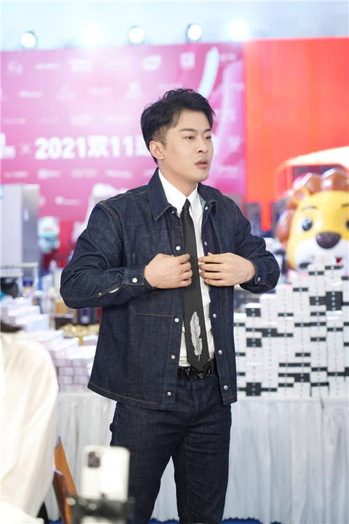 細心呵護女兒成長，辛選聯(lián)合創(chuàng)始人辛巴竟是“女兒奴”