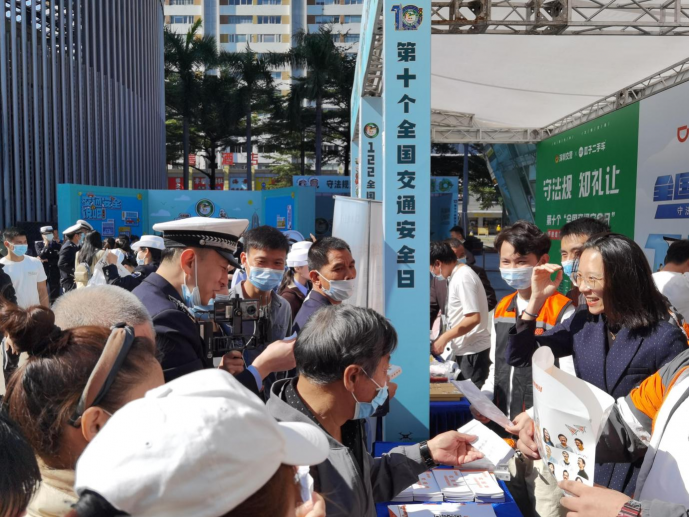 深圳舉辦“全國(guó)交通安全日”主題活動(dòng)，貨拉拉司機(jī)代表上臺(tái)演唱原創(chuàng)歌曲
