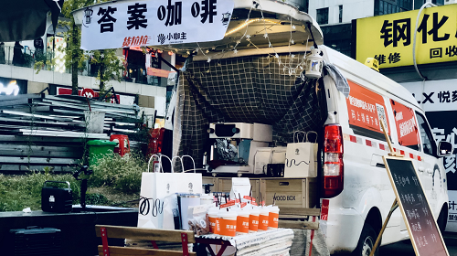 貨拉拉竟然可以這么潮！流動咖啡車引發(fā)路人打卡拍照