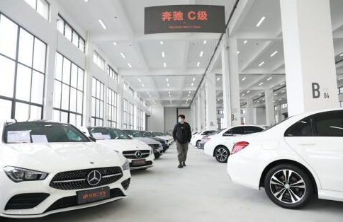接近年關(guān)，優(yōu)信二手車合肥賣場持續(xù)火爆