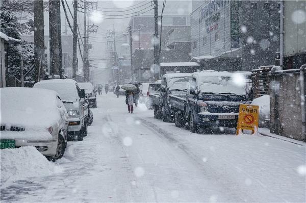 大雪節(jié)氣將至，雅迪冠能二代E8拉響“冬季續(xù)航保衛(wèi)戰(zhàn)”