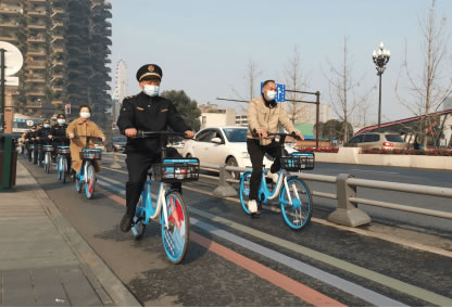 12月2日是第十個“全國交通安全日”，為了呼吁更多人提高交通安全意識，哈啰出行圍繞“守法規(guī)知禮讓、安全文明出行”的主題，與全國20多地交通管理部門開展形式多樣的交通安全宣傳活動。897.jpg