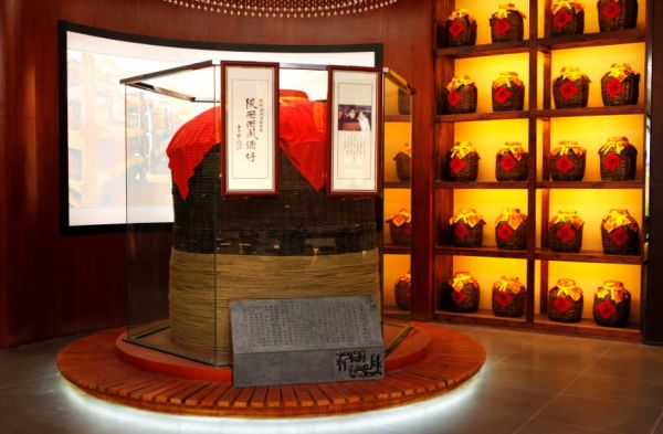西鳳復(fù)興：自營產(chǎn)品100%增長，“三年百億目標(biāo)”首年告捷