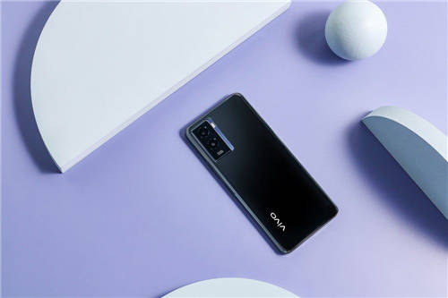 1399元起，vivo Y55s憑6000mAh大電池成新續(xù)航標(biāo)桿