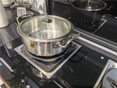 集成灶十大品牌中蒸烤集成灶哪個(gè)牌子好？