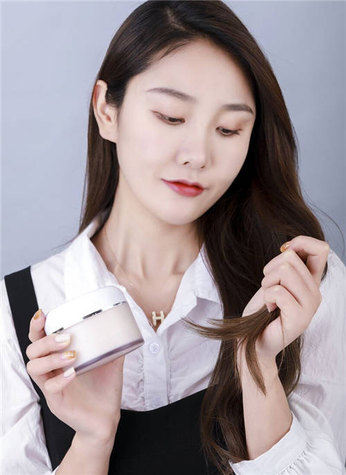 丸碧沁潤(rùn)強(qiáng)保濕護(hù)發(fā)素，煥現(xiàn)秀發(fā)絲滑柔順質(zhì)感