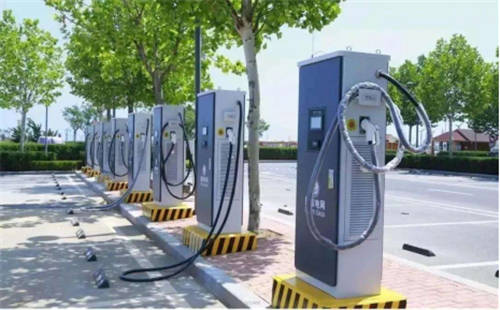2萬根充電樁無法送出，威馬的難題也是民生的難題