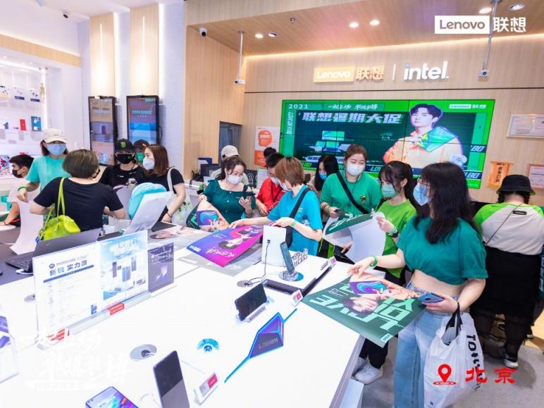 王一博續(xù)約聯(lián)想品牌代言人，2022繼續(xù)敢想敢搏！