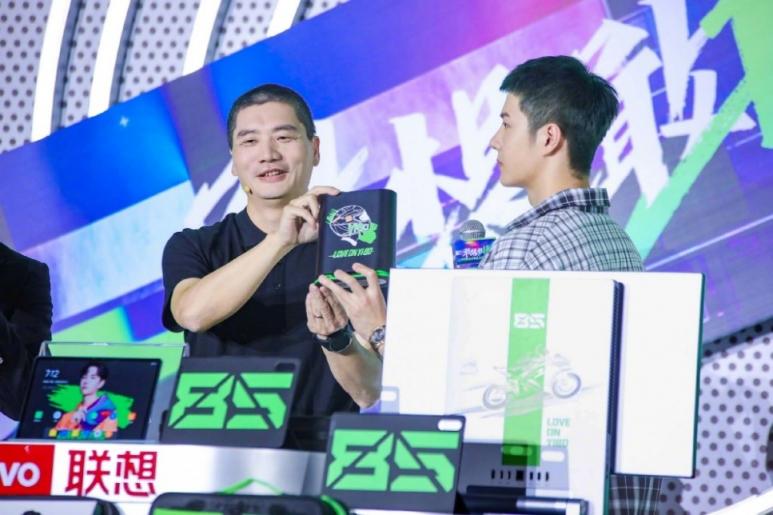 王一博續(xù)約聯(lián)想品牌代言人，2022繼續(xù)敢想敢搏！