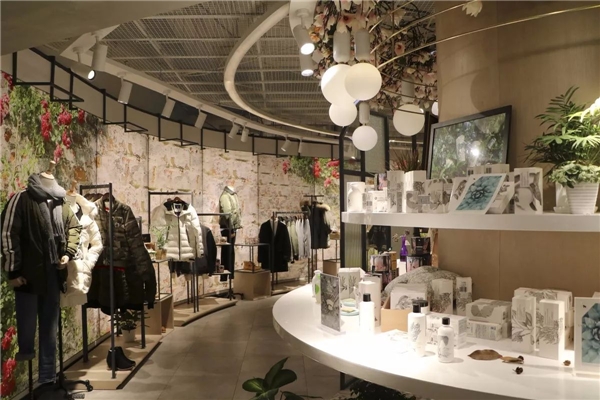 跟著三雄極光學(xué)照明，不愁店內(nèi)沒(méi)顧客！
