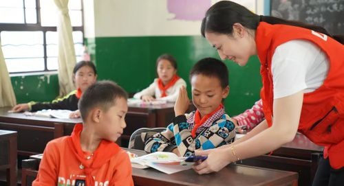聚信租賃將黨建與企業(yè)經(jīng)營融合，激發(fā)企業(yè)發(fā)展活力