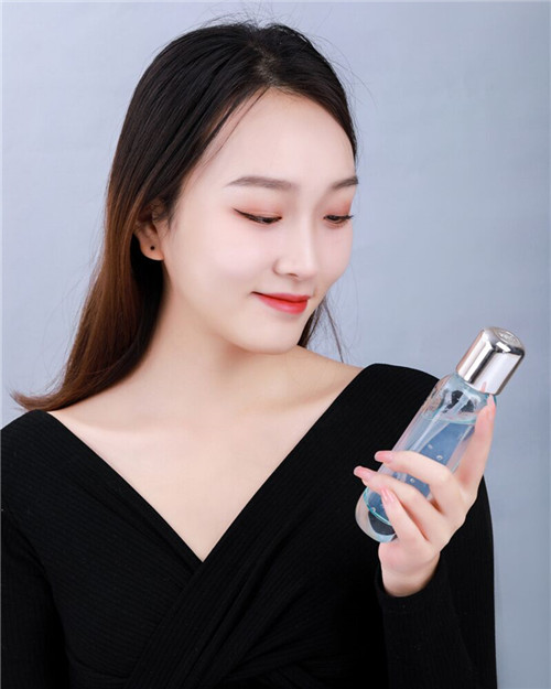 丸碧水活菁粹凝露，實力守護嬌嫩少女肌