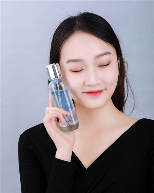 丸碧水活菁粹凝露，實力守護嬌嫩少女肌