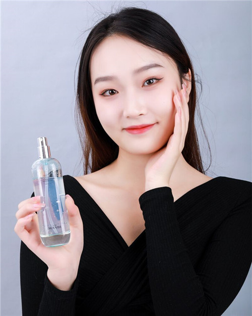 丸碧水活菁粹凝露，實力守護嬌嫩少女肌