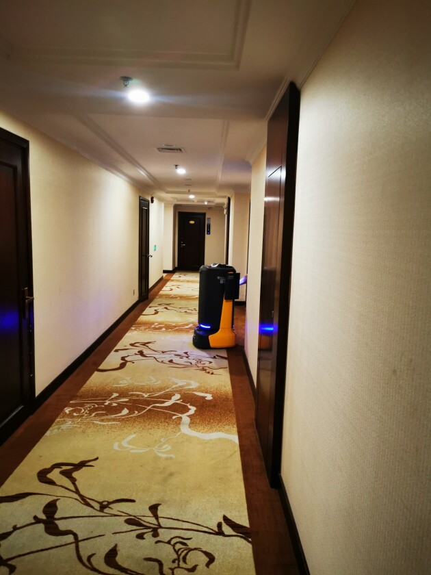 普渡機(jī)器人馳援深圳酒店，助力醫(yī)護(hù)人員構(gòu)筑健康防線
