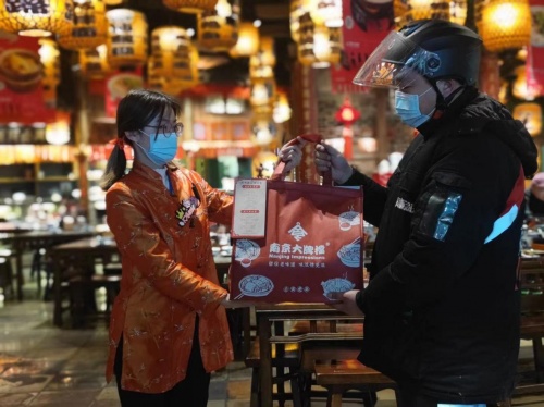 順豐同城聯(lián)合百大餐飲品牌打造年夜飯專送，助力萬家團(tuán)圓！