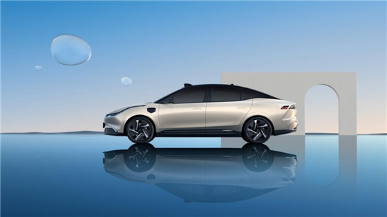 威馬汽車不斷融合前沿科技與設(shè)計(jì)革新，威馬EX5讓駕乘更智能