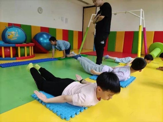 金博智慧褚明禮：6~12歲兒童孤獨癥的危險因素分析
