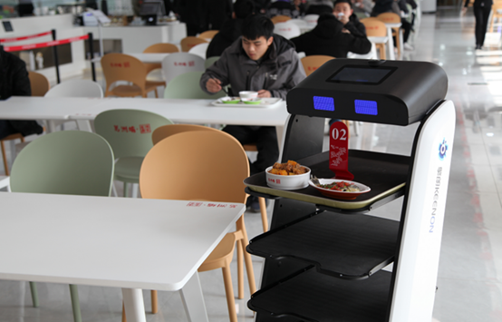 白領(lǐng)智慧餐廳開業(yè)，送餐機器人引關(guān)注