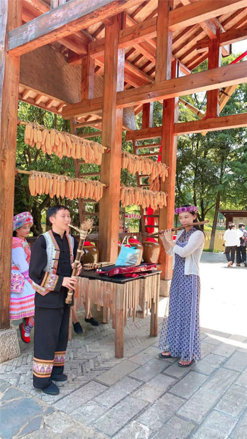 女博后抖音吹竹笛直播獲打賞收入，重拾對(duì)小眾國(guó)樂(lè)信心
