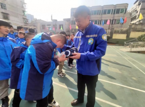 啄木鳥家庭維修第一顆種子計劃之酉陽特殊教育學(xué)校312公益行