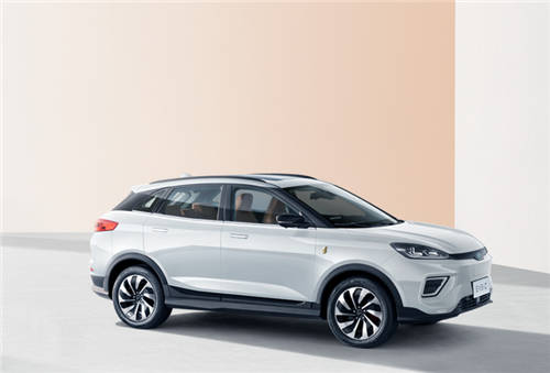 威馬汽車推出“停車專家”——威馬W6，讓泊車如此簡單