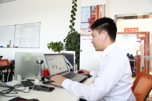 微淼商學(xué)院積極作為 提高投資者財(cái)商意識(shí)