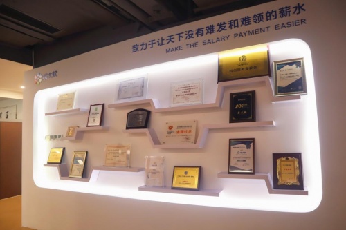 校企聯(lián)動(dòng)，上海大學(xué)MBA中心攜手薪太軟共育人力資本專業(yè)人才