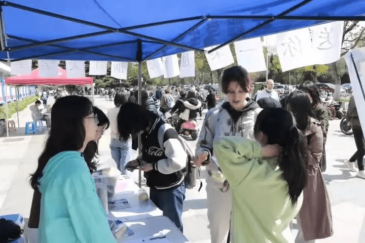 青團(tuán)社「手工活」，讓浙大教授家屬和國(guó)際友人都舉手報(bào)名
