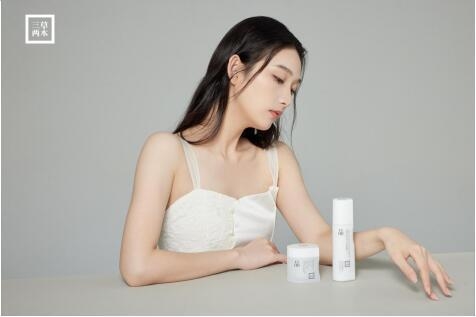 安全美白三明治，三草兩木以安全有效沖出市場(chǎng)