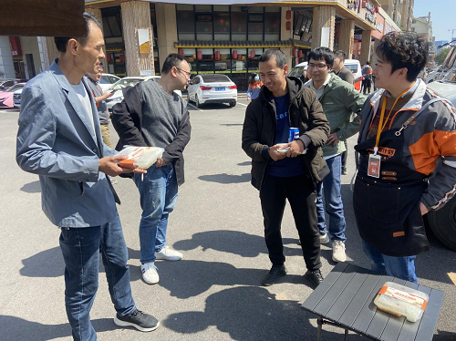 貨拉拉打造“貨車食堂”免費(fèi)餐車，走上長沙街頭喊司機(jī)師傅按時(shí)吃飯