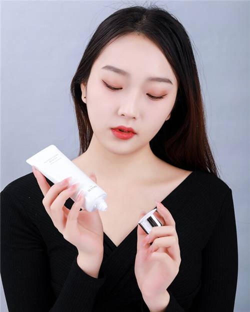 丸碧至美琉光潔顏乳，輕松洗出細膩舒爽好肌膚