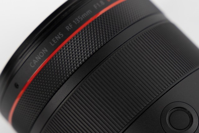 【有料評測】佳能RF135mm F1.8鏡頭評測：高畫質(zhì)遠攝定焦新標準 