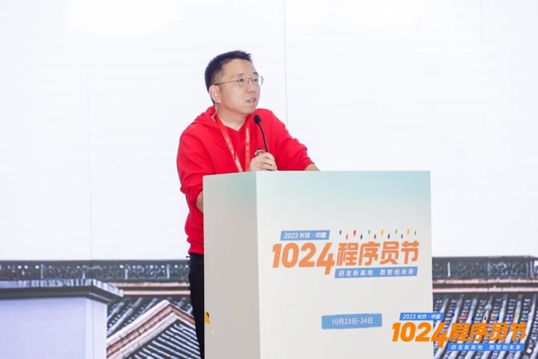 CSDN 創(chuàng)始人&董事長、中國開源軟件推進(jìn)聯(lián)盟副主席 蔣濤.jpg