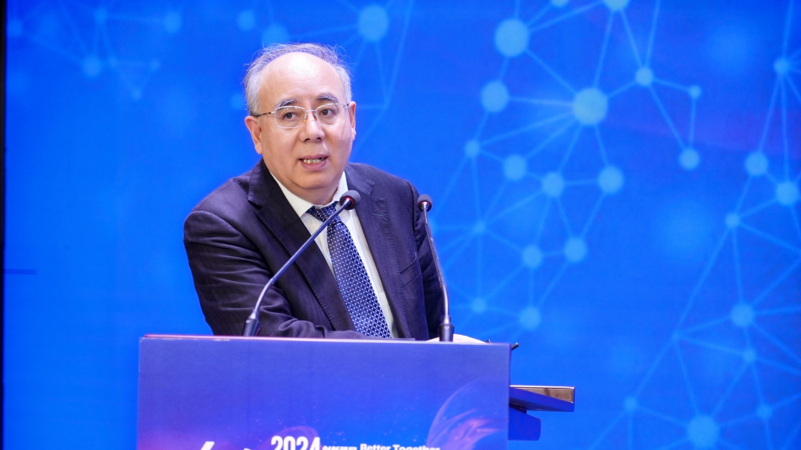 東南大學(xué)首席教授、IEEE Fellow洪偉