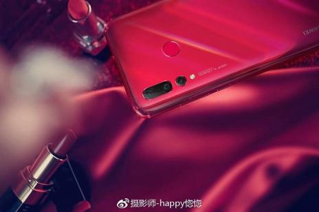華為nova4圖賞：熱戀般的蜜語(yǔ)紅，甜蜜絢爛