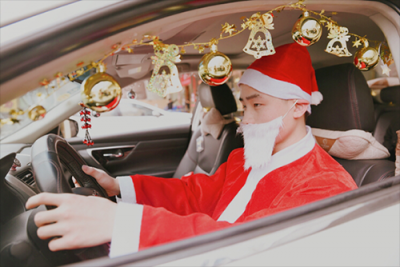 Skr人才，這年頭圣誕老人都開車了