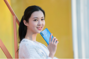 工藝制作水準(zhǔn)更高的“挖孔屏”，三星Galaxy A8s僅售2799元