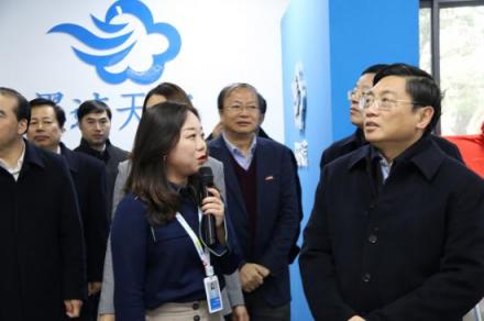江蘇省委常委、南京市委書記張敬華視察墨跡天氣智慧研究院
