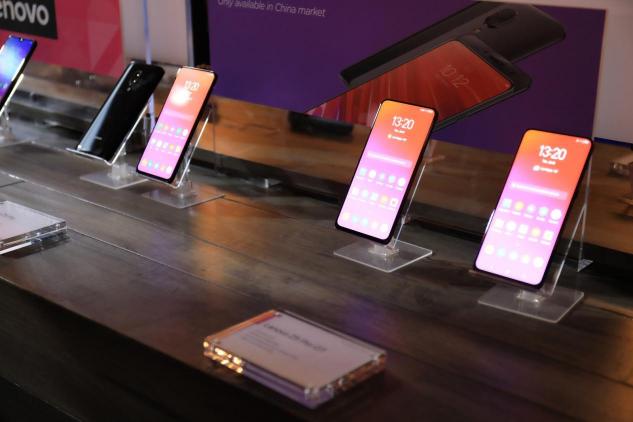 CES 2019最擁擠的展位：體驗聯想手機需提前排隊