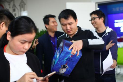 至尊寶穿越2019與人工智能結(jié)合化身“知尊寶”，是躍搏科技新品發(fā)布會(huì)的主角！