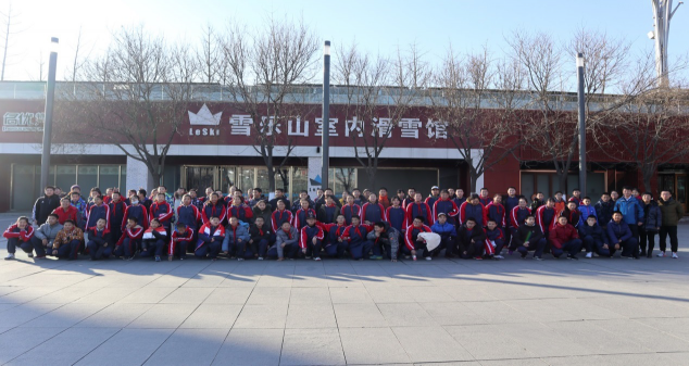 雪樂山“冰雪進(jìn)校園”順利開展，3000多名學(xué)生集體感受滑雪運(yùn)動(dòng)