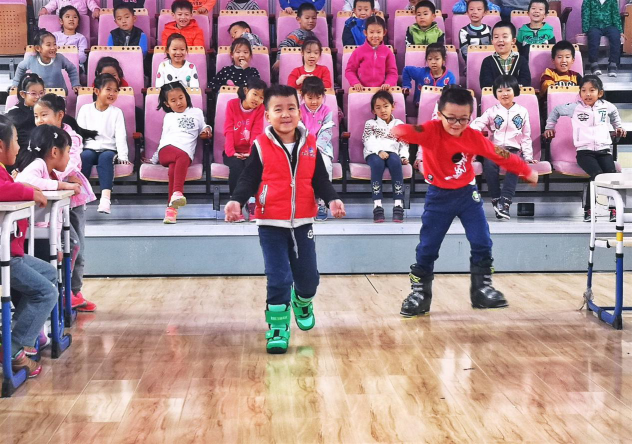 雪樂山“冰雪進(jìn)校園”順利開展，3000多名學(xué)生集體感受滑雪運(yùn)動(dòng)