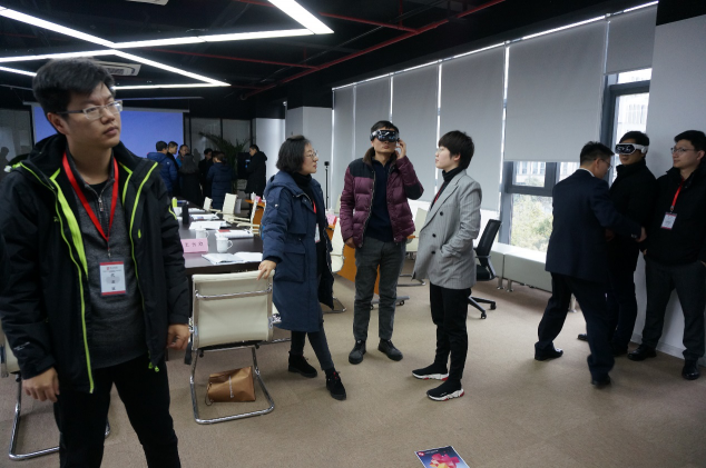 MR混合現(xiàn)實技術信息化教學已成趨勢，影創(chuàng)為全息教育建設保駕護航