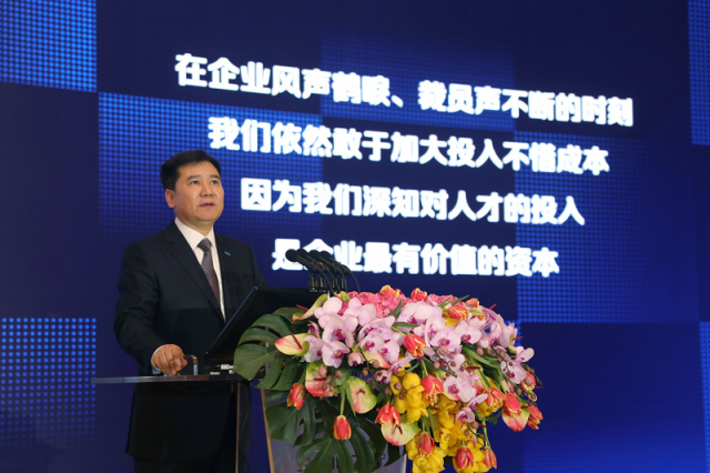 蘇寧年終大賞萬名員工，張近東：激勵是最甜蜜的約束